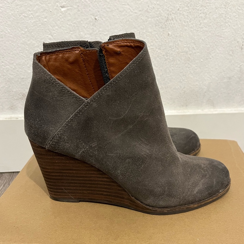 Lucky Brand Yakeena booties